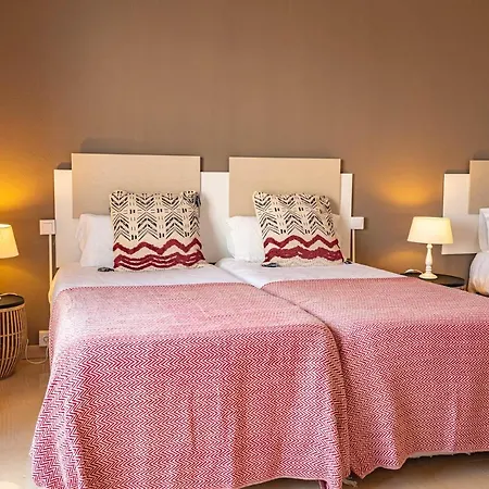 Villa Lirios Village *