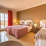 Lirios Village - Private Villas, Unbeatable Location, Heated Pools Вілла Марбелья