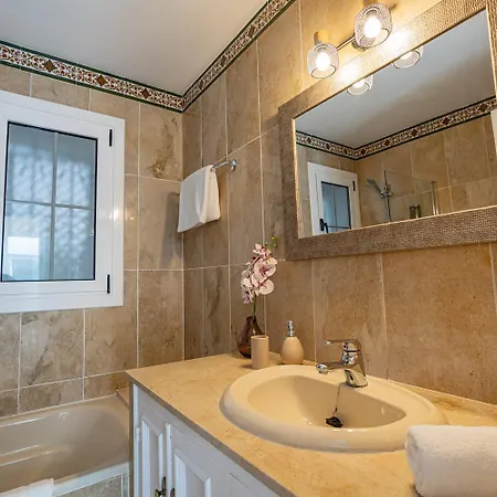 Lirios Village - Private Villas, Unbeatable Location, Heated Pools Βίλα Μαρμπέλλα