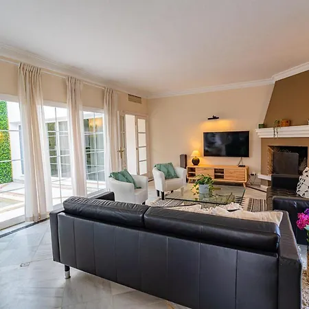 Willa Lirios Village *