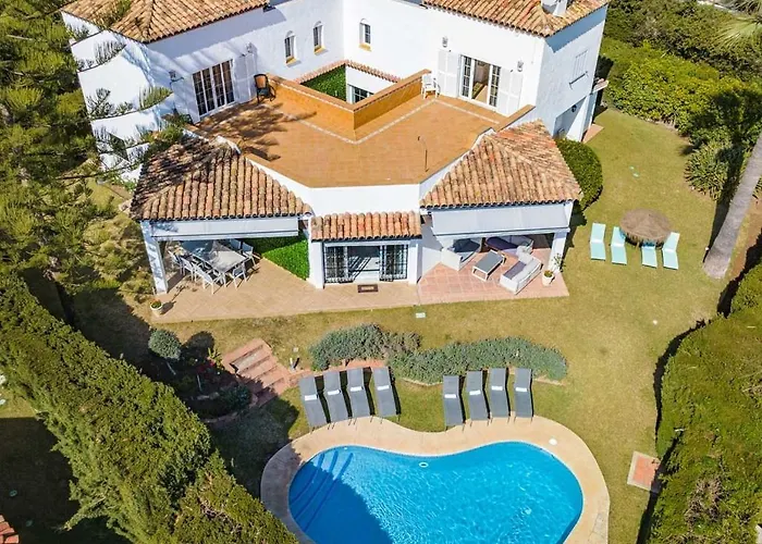 Lirios Village *